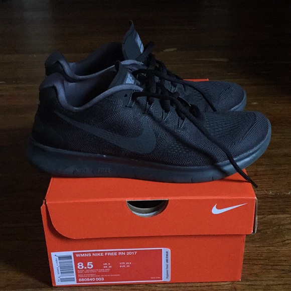 Nike Shoes - Nike Free RN 2017